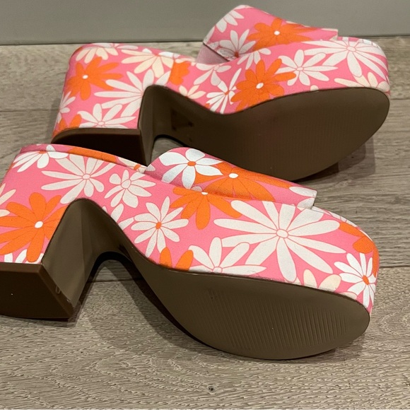 Call it Spring Floral Slides - Picture 3 of 6